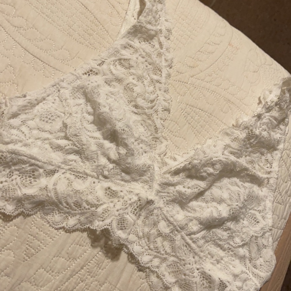 white bra - Picture 1 of 1